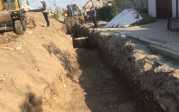 В новостройке Арча-Бешик проводят канализацию - Sputnik Кыргызстан