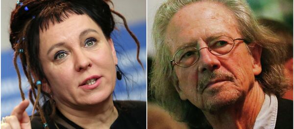 Обладатели Нобелевской премии по литературе за 2018 год польская поэтесса Ольга Токарчук и 2019-й — австрийский писатель Петер Хандке - Sputnik Кыргызстан