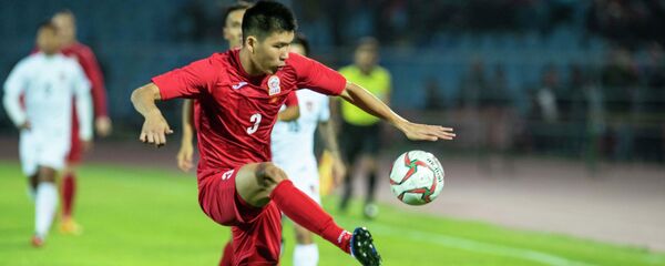 Кыргызстандын футбол курама командасынын оюнчусу. Архив - Sputnik Кыргызстан