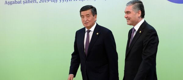 Президент КР Сооронбай Жээнбеков в рамках участия в очередном заседании Совета глав государств СНГ в городе Ашхабад  встретился с президентом Туркменистана Гурбангулы Бердымухамедовым - Sputnik Кыргызстан
