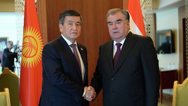 Президент КР Сооронбай Жээнбеков во время встречи с президентом Таджикистана Эмомали Рахмоном. Архивное фото - Sputnik Кыргызстан
