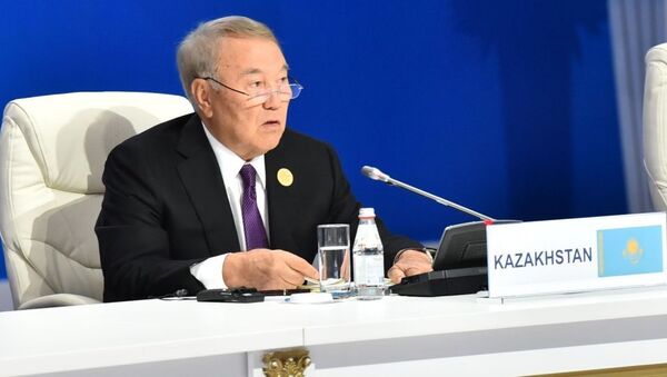 Первый президент Казахстана Нурсултан Назарбаев - Sputnik Кыргызстан