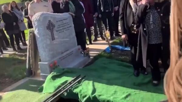 Ирландец развеселил скорбящих родственников на собственных похоронах. Видео - Sputnik Кыргызстан