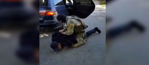 Жалал-Абадда Сириядагы согушка катышты делген киши кармалды. Видео - Sputnik Кыргызстан