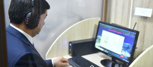 Премьер-министр Мухаммедкалый Абылгазиев посетил государственное учреждение Кыргызтест Премьер-министр Мухаммедкалый Абылгазиев посетил государственное учреждение Кыргызтест - Sputnik Кыргызстан