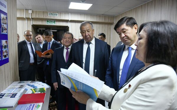 Премьер-министр Мухаммедкалый Абылгазиев достиг наивысшего результата (С1) по итогам тестирования на знание государственного языка - Sputnik Кыргызстан