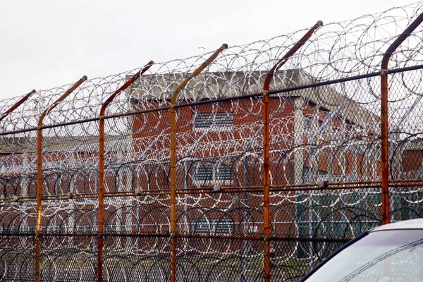 Забор тюрьмы Райкерс - Sputnik Кыргызстан