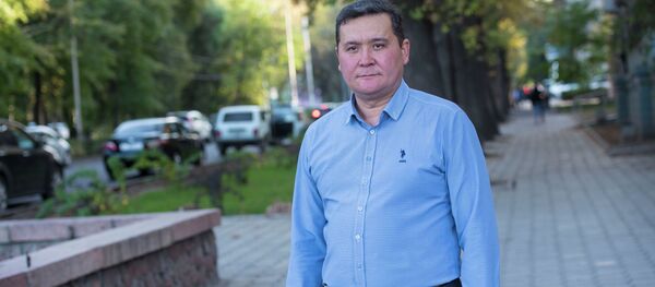 Медицина илимдеринин кандидаты, Бишкек Травматология жана ортопедия илим изилдөө борборунун омуртка оорулары бөлүмүнүн жетекчиси Марат Сабыралиев - Sputnik Кыргызстан