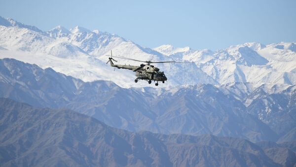 Вертолет во время совместных тактических учений. Архивное фото - Sputnik Кыргызстан
