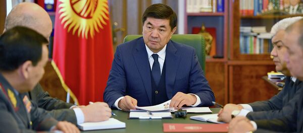 Премьер-министр кр Мухаммедкалый Абылгазиев во время совещания в связи с похищением и последующим убийством столичного предпринимателя Хуфура Абдурахемана - Sputnik Кыргызстан