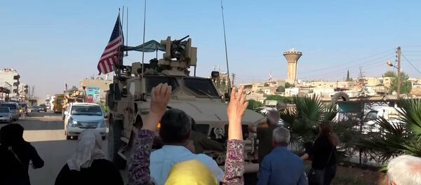 Күрддөр америкалык аскерлерди помидор менен урду. Видео - Sputnik Кыргызстан