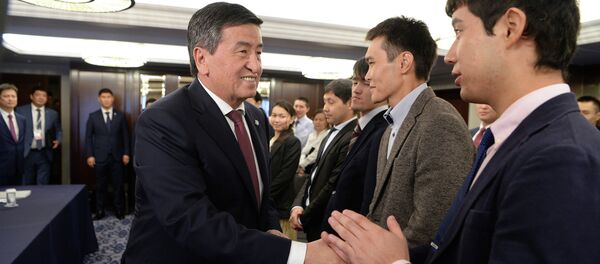 Президент Сооронбай Жээнбеков Японияга болгон иш сапарынын алкагында ал жактагы кыргызстандыктар менен Токио шаарында жолукту Президент Сооронбай Жээнбеков Японияга болгон иш сапарынын алкагында ал жактагы кыргызстандыктар менен Токио шаарында жолукту - Sputnik Кыргызстан