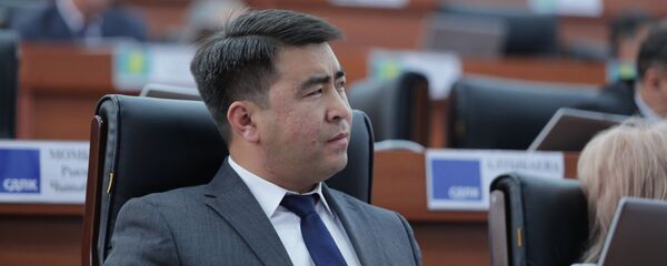 Депутат Жогорку Кенеша Жанар Акаев на заседании. Архивное фото - Sputnik Кыргызстан