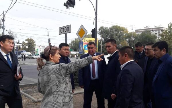В Бишкеке планируют снести 38 объектов на улице 7 Апреля. Вместо них планируется создать общественное пространство (пешеходную зону) с двух сторон улицы. - Sputnik Кыргызстан