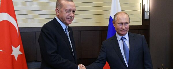 Президент РФ Владимир Путин и президент Турции Реджеп Тайип Эрдоган на пресс-конференции по итогам встречи. - Sputnik Кыргызстан