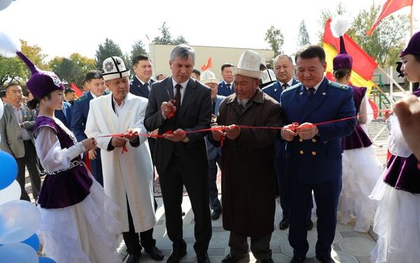 Баткен облусунда прокуратура кызматкерлерине батирлер берилди - Sputnik Кыргызстан