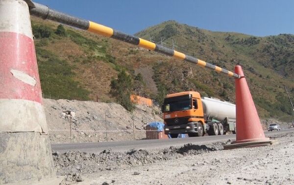 Работы проводят на 246-м километре трассы в ущелье Чычкан - Sputnik Кыргызстан