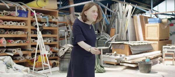 Пугающие последствия 20 лет сидячей работы на примере женщины. Пугающие последствия 20 лет сидячей работы на примере женщины. - Sputnik Кыргызстан