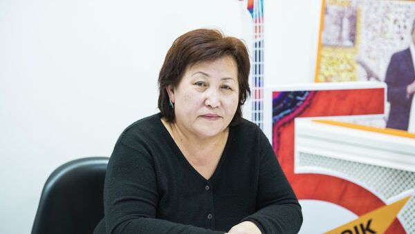Өспүрүмдөргө психологиялык кеңеш берген борбордун психологу Бегайым Атабекова - Sputnik Кыргызстан