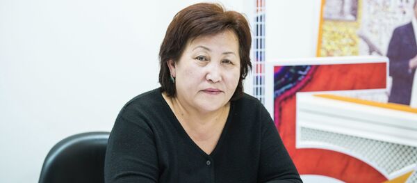 Өспүрүмдөргө психологиялык кеңеш берген борбордун психологу Бегайым Атабекова - Sputnik Кыргызстан