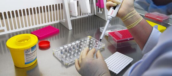 Лабораториянын кызматкери иш учрунда. Архив Лабораториянын кызматкери иш учрунда. Архив - Sputnik Кыргызстан