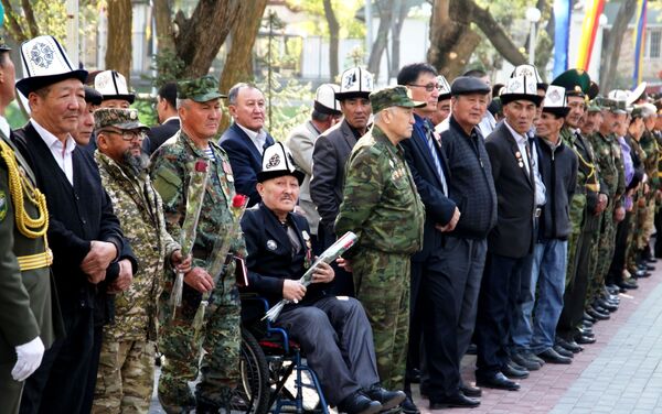 Мероприятие прошло в пятницу возле мемориального комплекса воинам-баткенцам в парке имени Токтогула Сатылганова - Sputnik Кыргызстан