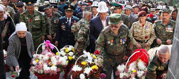 Митинг-реквием памяти военнослужащих, погибших во время баткенских событий 1999–2000 годов - Sputnik Кыргызстан