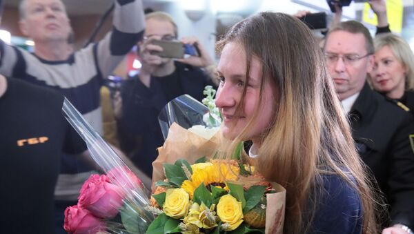 Мария Бутина, освобожденная из тюрьмы в США, в международном аэропорту Шереметьево имени А. С. Пушкина в Москве - Sputnik Кыргызстан
