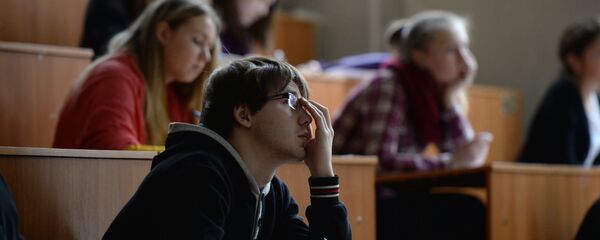 Университеттеги студенттер окуу учурунда. Архив - Sputnik Кыргызстан