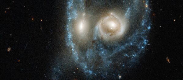 Столкновение двух галактик в 704 миллионах световых лет от Земли Столкновение двух галактик в 704 миллионах световых лет от Земли - Sputnik Кыргызстан