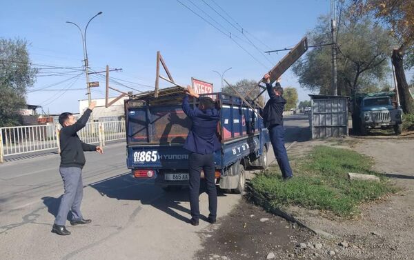 Снос незаконно установленных объектов в Бишкеке - Sputnik Кыргызстан
