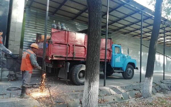 Снос незаконно установленных объектов в Бишкеке - Sputnik Кыргызстан