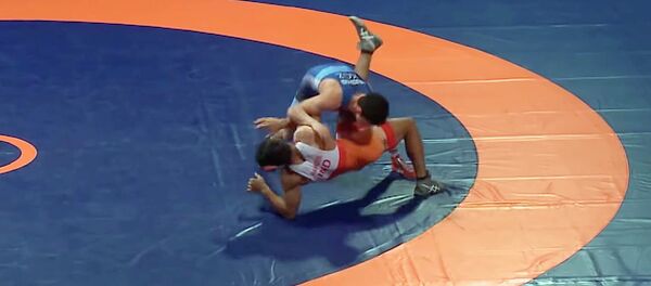 Полное видео победной схватки кыргызстанского борца, ставшего чемпионом мира - Sputnik Кыргызстан