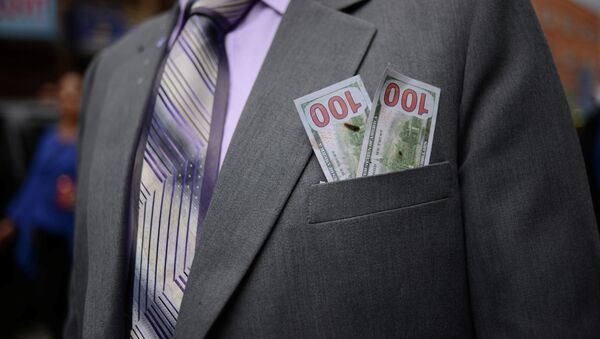 Долларовые купюры в кармане пиджака. Архивное фото - Sputnik Кыргызстан
