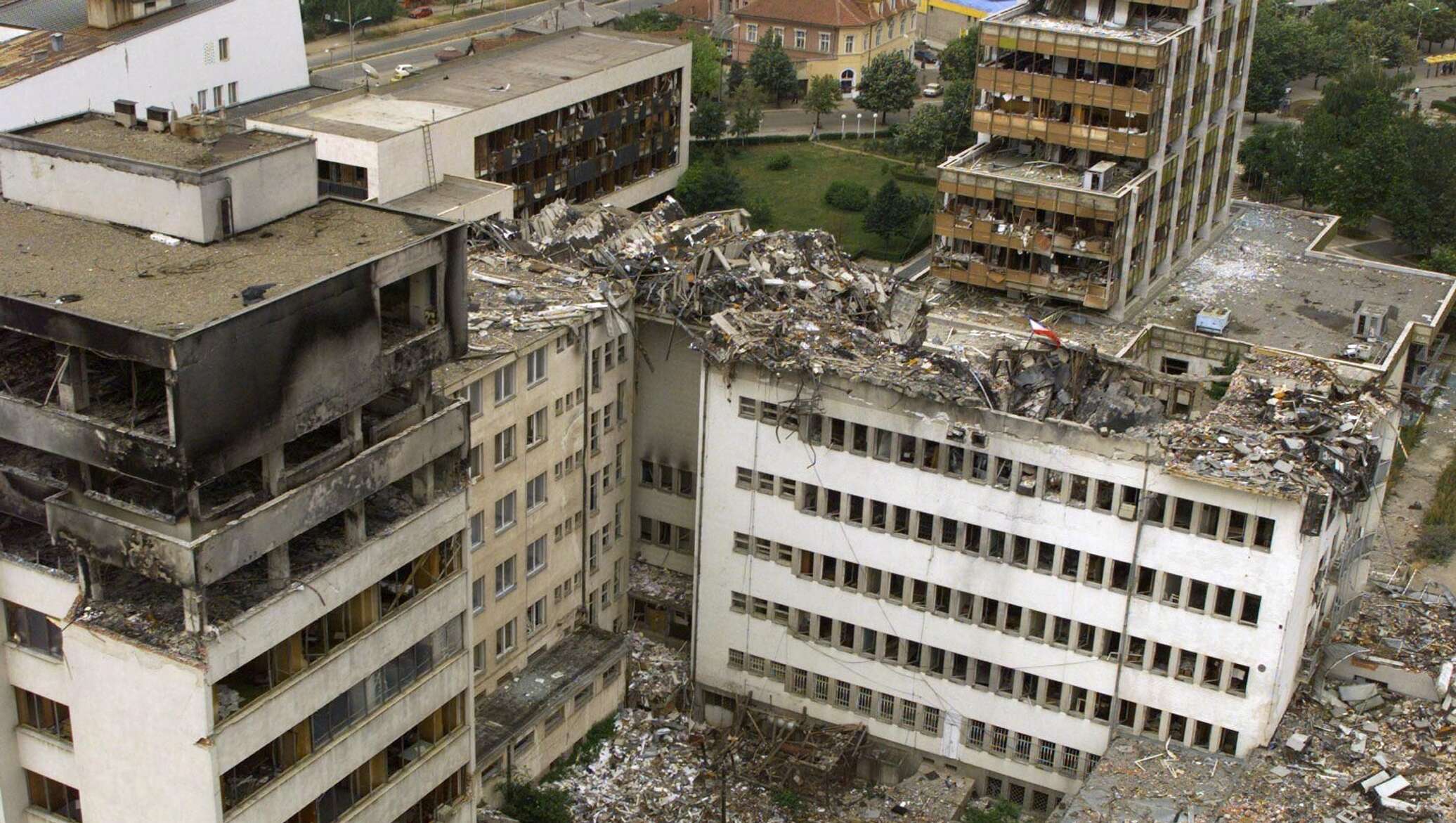 Бомбардировки югославии что произошло. Бомбёжка Белграда 1999. Бомбардировки НАТО Югославии 1999. Югославия бомбардировки НАТО.
