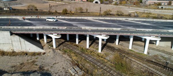 Бишкектин жаңы салынган эң чоң көпүрөсү асмандан кандай көрүнөт. Видео - Sputnik Кыргызстан