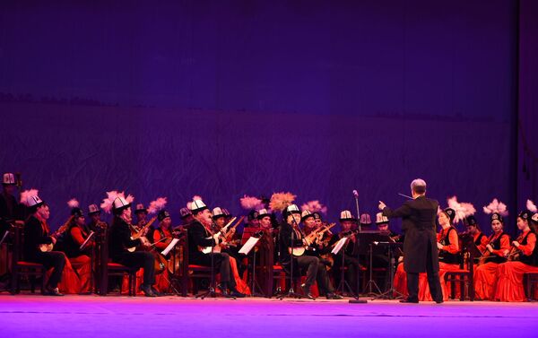 Концерт Токтогул Сатылганов атындагы улуттук филармонияда болуп жатат. - Sputnik Кыргызстан