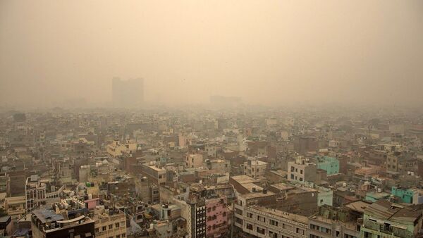 Жители Нью-Дели задыхаются от смога — дошло до критического уровня. Видео - Sputnik Кыргызстан