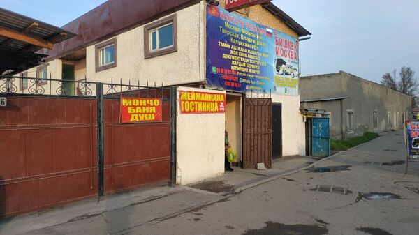 Кулиев көчөсүнүн кулпурар күнү бардыр. Өлкөнүн кире беришинен көчө баян - Sputnik Кыргызстан