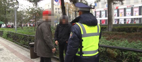 Түкүрүнбөңүзчү! Бишкекте жаңы милиция кантип иштеп жатат? Видео - Sputnik Кыргызстан