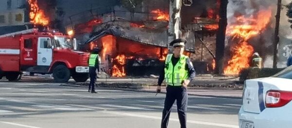 Взрыв фастфуда Антошка на пересечении проспекта Эркиндик и улицы Киевской в Бишкеке - Sputnik Кыргызстан