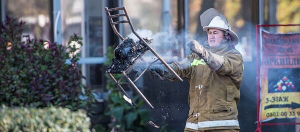 Пожар на точке фастфуда Антошка на пересечении проспектов Чуй и Эркиндик - Sputnik Кыргызстан