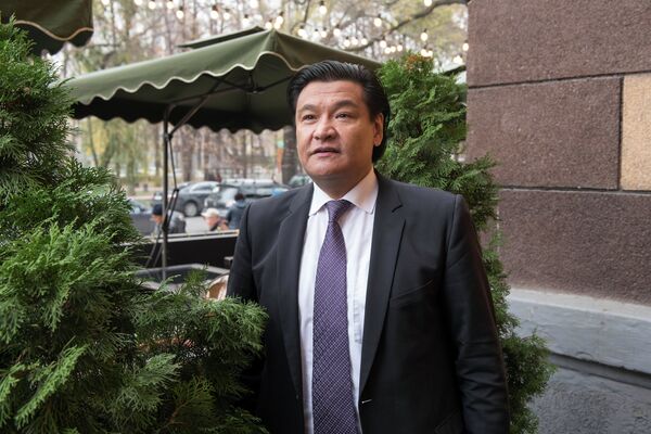 Эң жашы 33тө. Президент, өкмөт башчынын кеңешчилери кимдер? - Sputnik Кыргызстан