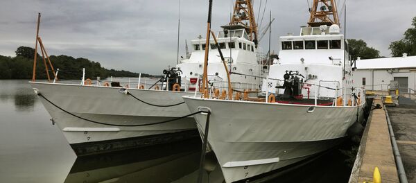 Два патрульных катера береговой охраны класса Island, переданные Военно-морским силам Украины на территории базы береговой охраны США Балтимор. - Sputnik Кыргызстан
