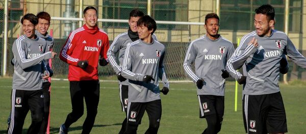 Япониянын футбол боюнча курама командасы беттеш алдында Бишкек шаарында биринчи машыгуусун өткөрдү - Sputnik Кыргызстан