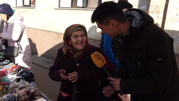 Реакция депутатов и обычных бишкекчан на предложение помощи от незнакомца — видео - Sputnik Кыргызстан