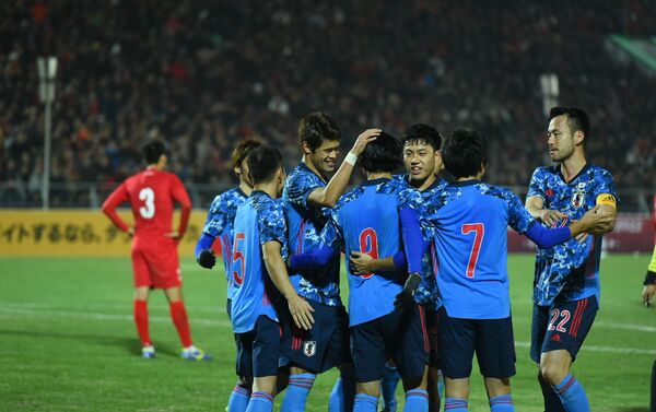 Сборная Кыргызстана по футболу уступила команде Японии со счетом 0:2. - Sputnik Кыргызстан