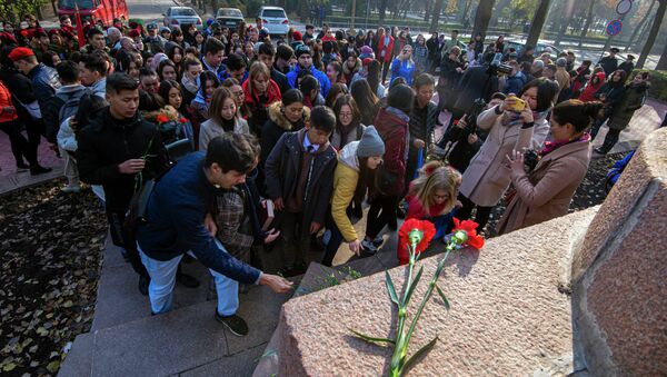 Митинг-реквием, посвященный памяти воинов-панфиловцев в парке имени Панфилова в Бишкеке - Sputnik Кыргызстан
