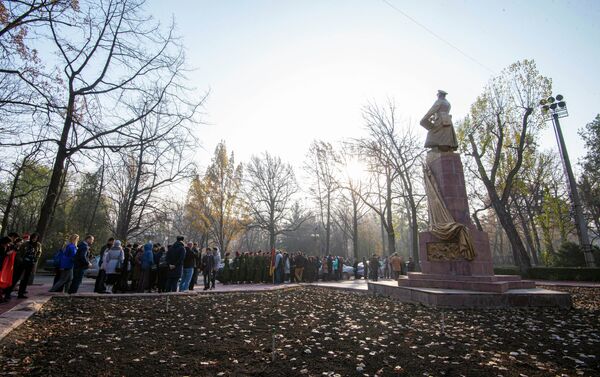  Сегодня, 16 ноября, в Бишкеке прошел митинг-реквием, посвященный памяти воинов-панфиловцев. - Sputnik Кыргызстан