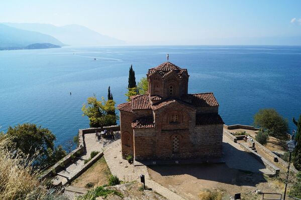Вид на озеро Охрид в Северной Македонии - Sputnik Кыргызстан